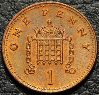 1 пенни 2004 Великобритания. VF-XF. На фото образец. На монете изображена решетка ворот с короной и цепями.